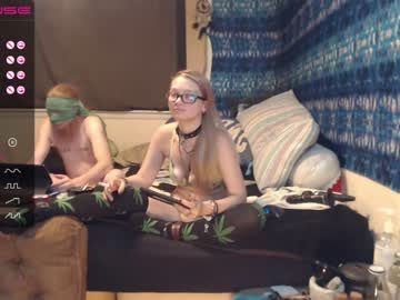 Screenshot from 420stonerchicks live webcam sex show