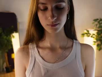 webcam girl lornafletcher live cam image #12895781