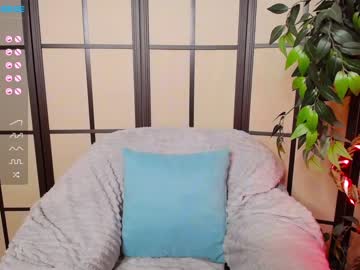 webcam girl emmika_ live cam image #68363