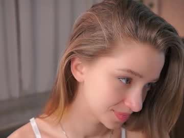 webcam girl little_poetry live cam image #12210274