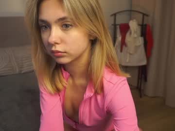 webcam girl mildredgarrett live cam image #11222794