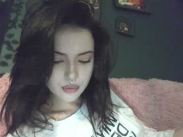webcam girl bmwm5f90 live cam image #11705339