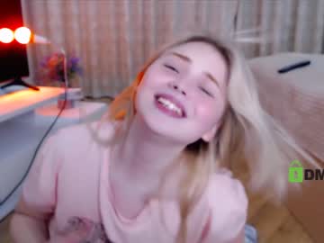 webcam girl shy_blondiee live cam image #5055969