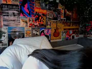 webcam girl flirtykitty_ live cam image #12253684