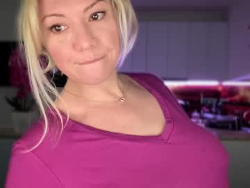 webcam girl kiradivine live cam image #8253432