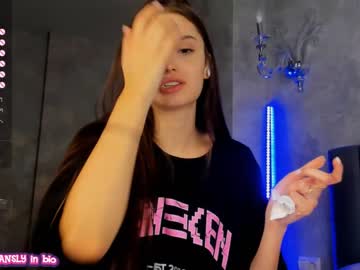webcam girl your__voice live cam image #7718842