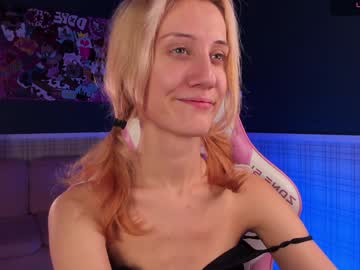 webcam girl dreamy_kira live cam image #10694469