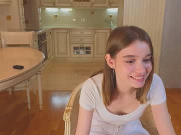 webcam girl harrieteasley live cam image #10735720
