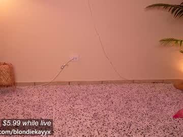 webcam girl blondiekayy live cam image #2254265