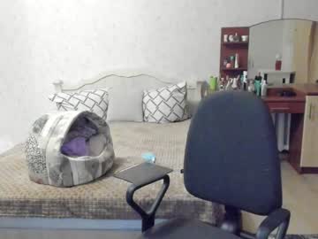 webcam girl emmika_ live cam image #3257063