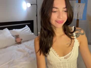 webcam girl cuteelsa_ live cam image #8892338