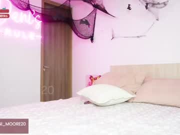 webcam girl dani_moore live cam image #398175