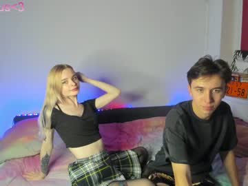 webcam girl eve_n_tracy live cam image #4010219