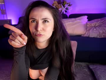 webcam girl littlee33 live cam image #10742699