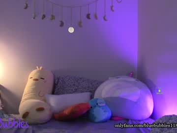 webcam girl blue_bubbles118 live cam image #3288868