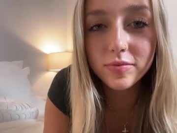 webcam girl lovelyyylivyyy live cam image #10585693