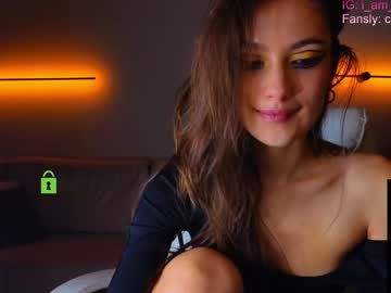 webcam girl crazzy_cherry live cam image #12930411