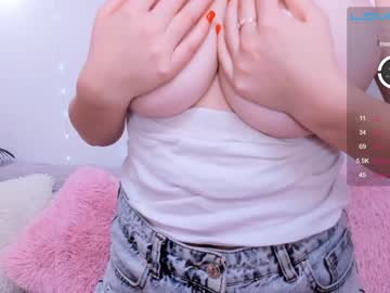 webcam girl emmika_ live cam image #294205