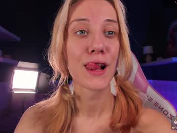 webcam girl dreamy_kira live cam image #10694078