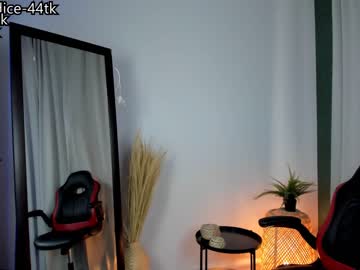 webcam girl cassie_palmer live cam image #6757199