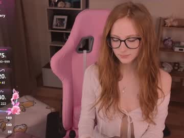 webcam girl plastic_beach live cam image #11620089