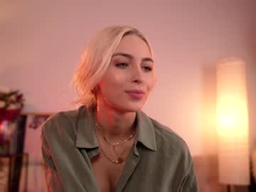 webcam girl artmosphera live cam image #2445850