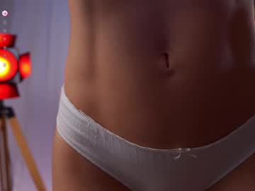 webcam girl lucie_beltran live cam image #12046871