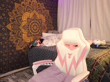 webcam girl laylas_universe live cam image #10117379
