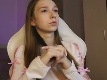 webcam girl alisaa_01 live cam image #10597613
