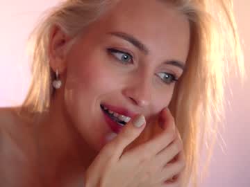 webcam girl artmosphera live cam image #3803065