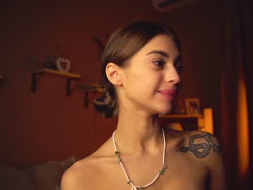 webcam girl cuteelsa_ live cam image #7770485