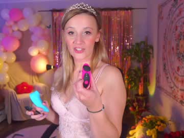 webcam girl juicyandthepussyblvd live cam image #4207631