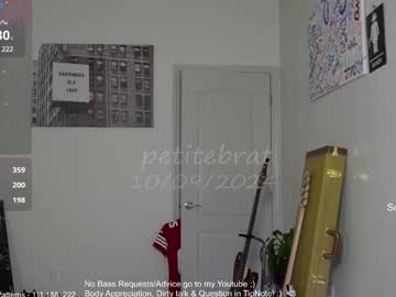 webcam girl petitebrat live cam image #10723384