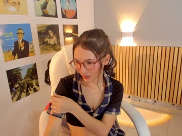 webcam girl little_effy18 live cam image #8795350
