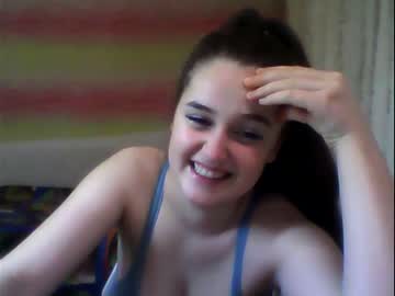 webcam girl emmika_ live cam image #1898076