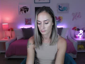 webcam girl holihurricane live cam image #12525786