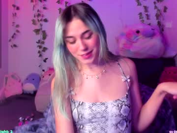webcam girl fairyinthewild live cam image #10091852