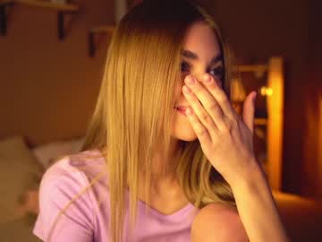 webcam girl cuteelsa_ live cam image #8240702