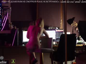webcam girl bestblondiiecb live cam image #6789514