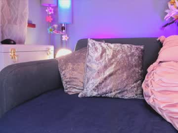 webcam girl littlee33 live cam image #9124149
