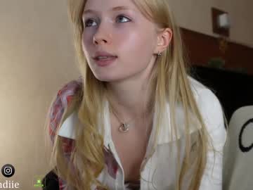 webcam girl bestblondiiecb live cam image #9291499