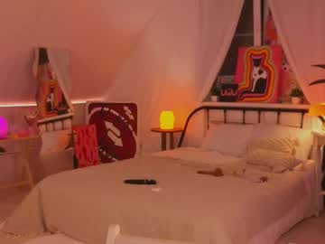 webcam girl uwunikaa live cam image #11871650