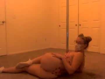 webcam girl heyyitspeachesss live cam image #3281311