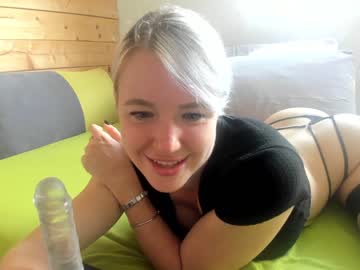 webcam girl xtina__ live cam image #3817160