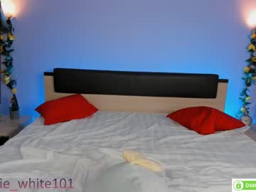 webcam girl foxhilary live cam image #3060543