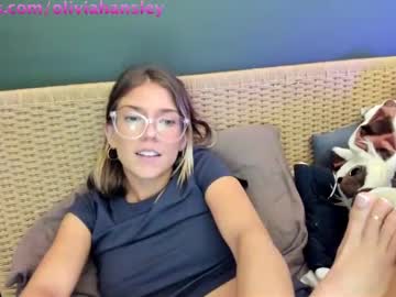 webcam girl oliviahansleyy live cam image #9772572