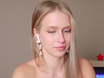 webcam girl ella_twinkle live cam image #12692717