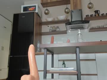 webcam girl melon_mussy live cam image #7016670