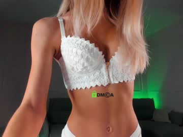 webcam girl crazzy_cherry live cam image #3793340