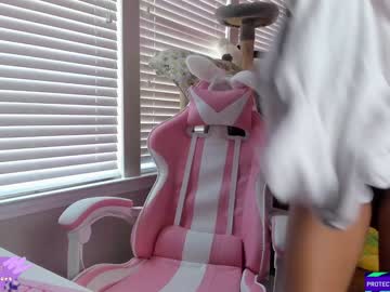 webcam girl violetttflowers live cam image #6894439
